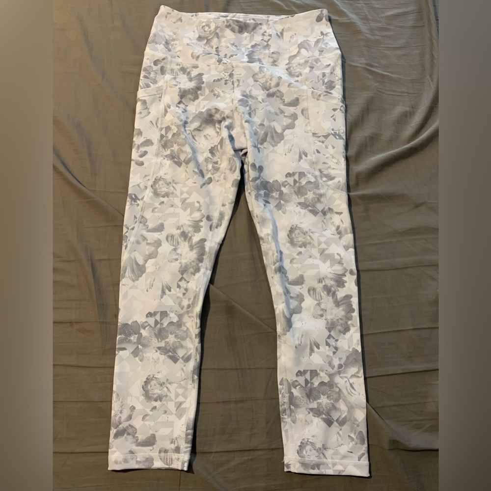 Reebok gray and white flower 3/4 length capris